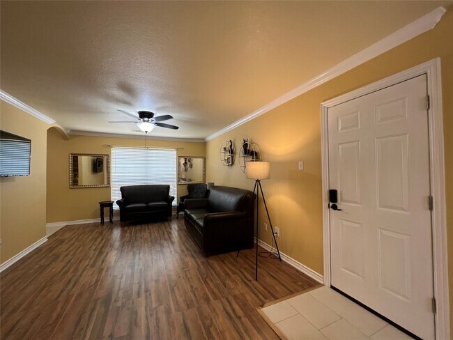 Building Photo - 125 Pine St