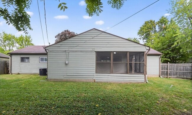 Building Photo - E 47th St