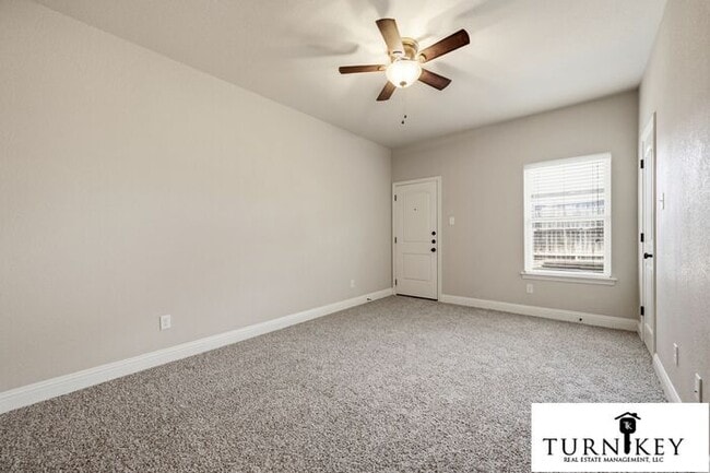 Building Photo - Fabulous 3BR/2BA Duplex | 9' Ceilings | Granite Kitchen | Private Fenced Yard!
