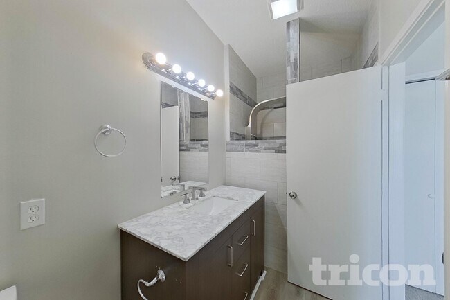 Building Photo - 1121 Cypress Ln