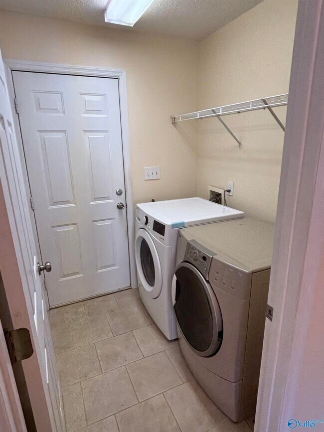 Building Photo - 140 Freedom Way