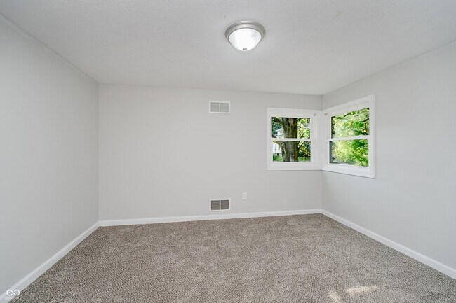 Building Photo - 324 N Tennessee St