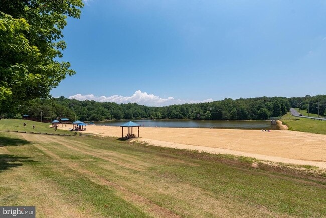 Building Photo - 933 Golden W Way