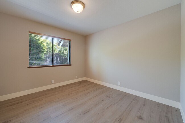 Building Photo - Bright and Stylish 4BD/2BA Home with 3 Car...