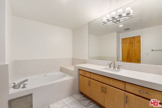 Building Photo - 171 N Church Ln