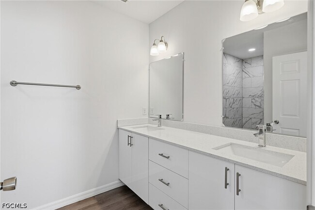 Building Photo - 1406 Ford Cir