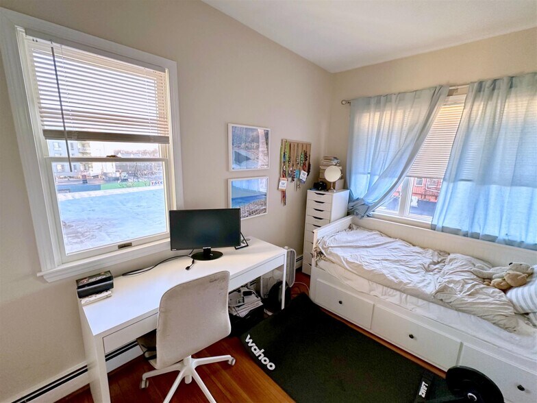 Building Photo - 714 Broadway