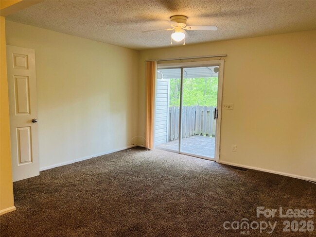 Building Photo - 630 Lex Dr