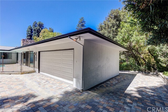 Building Photo - 2740 Hutton Dr
