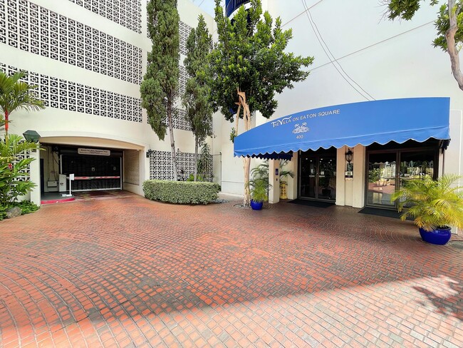 Building Photo - 400 Hobron Ln