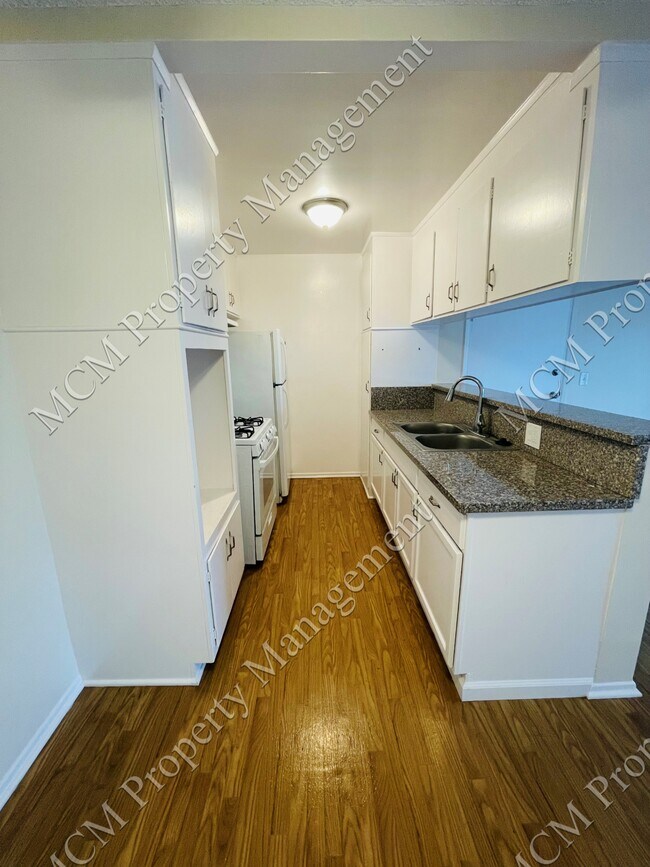 #8 - Kitchen - The Newport Apartments