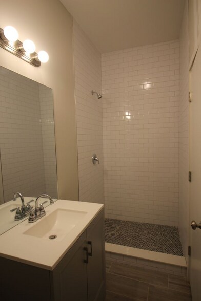Building Photo - 4200 N Milwaukee Ave