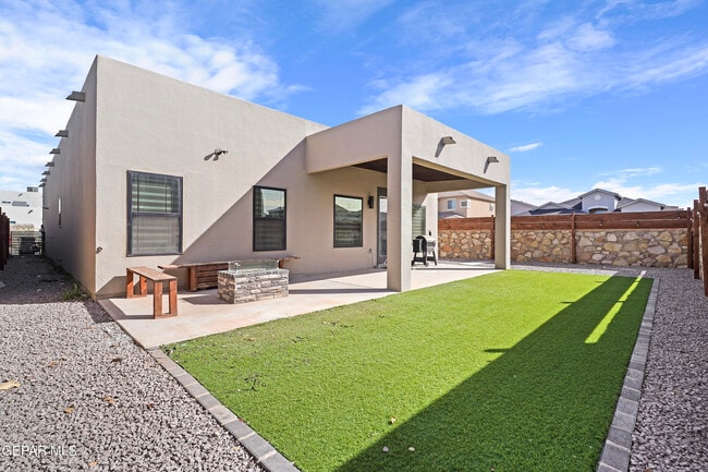 Building Photo - 2801 Tierra Garden Dr