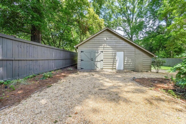 Building Photo - 1253 Magnolia Curve