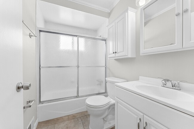 Building Photo - 15762 Isabelle St