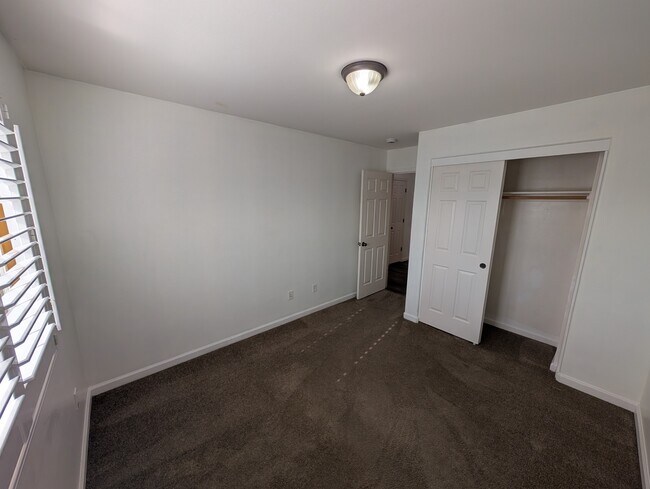 Building Photo - 3200 S Jensen Ct