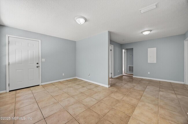 Building Photo - 1011 Glencarin St