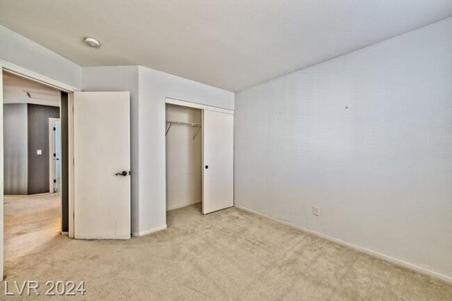 Building Photo - 4 Bedroom For Rent! Near Durango Station