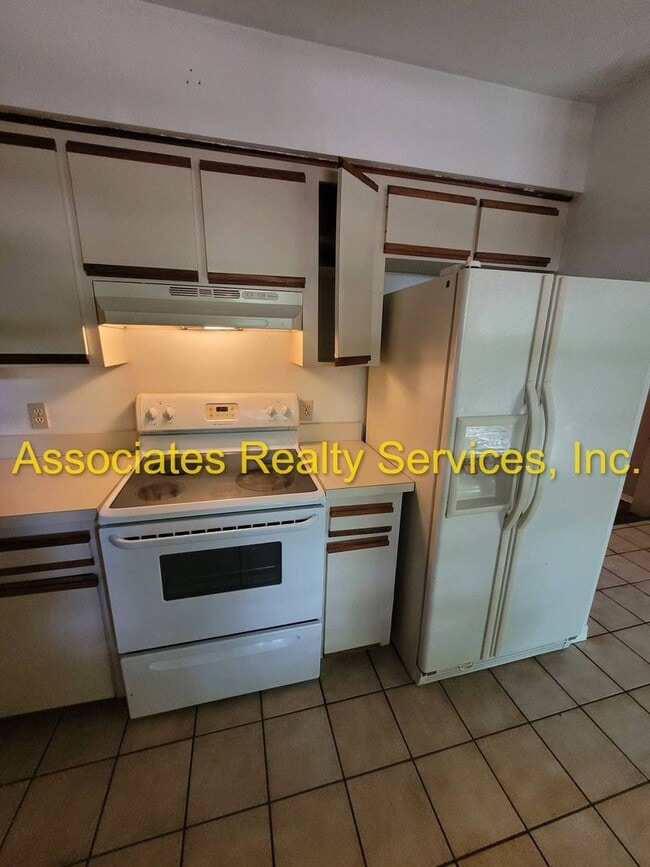 Building Photo - MOVE IN SPEACIAL! Cute Home In Deer Run, 3...