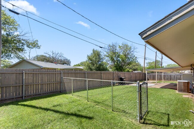 Building Photo - 4805 Big Bend Dr