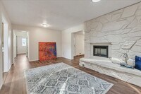 Building Photo - 3 bed, 2 bath, 2 livings