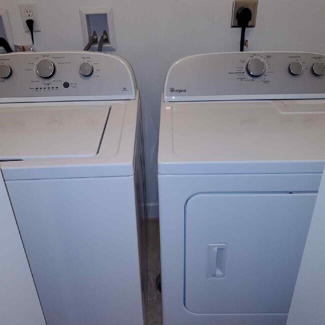 Building Photo - 903 W Gay St