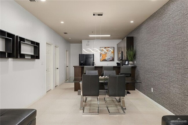 Building Photo - 26 Travis St