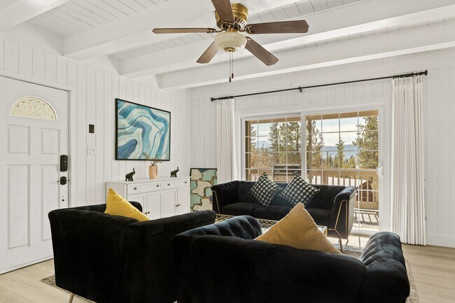 Building Photo - Lake-View 4BR Cabin with Dual Decks in Faw...