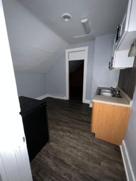 Building Photo - 133 Defiance Ave