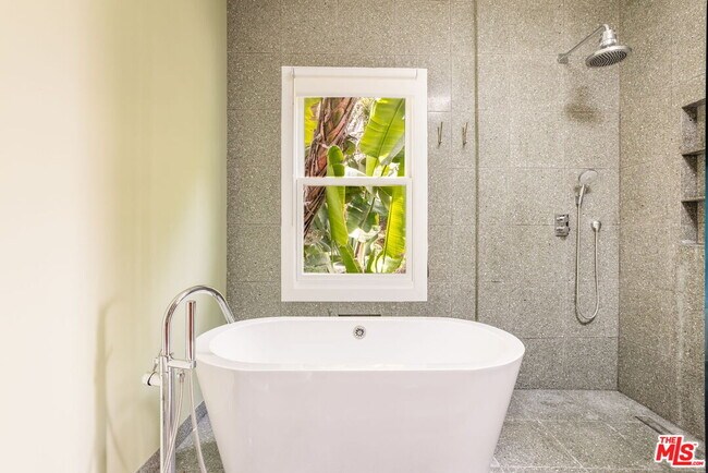 Building Photo - 1588 N Doheny Dr