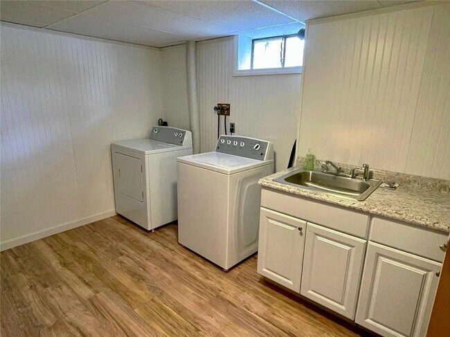 Building Photo - 30 Althea Dr