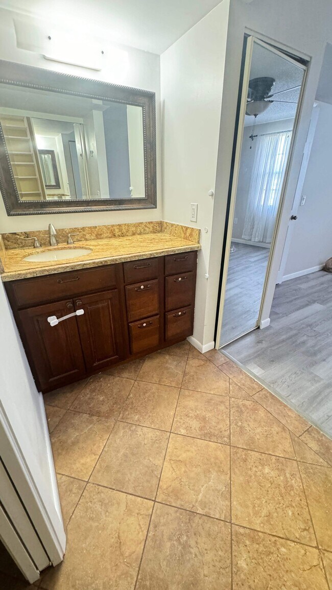 Building Photo - 6049 Balboa Cir