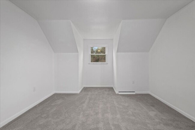 Building Photo - 1303 Cloverdale St