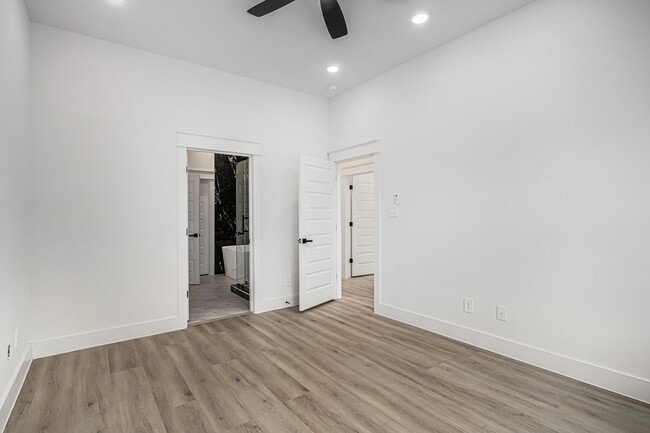 Building Photo - 4825 Pederson St
