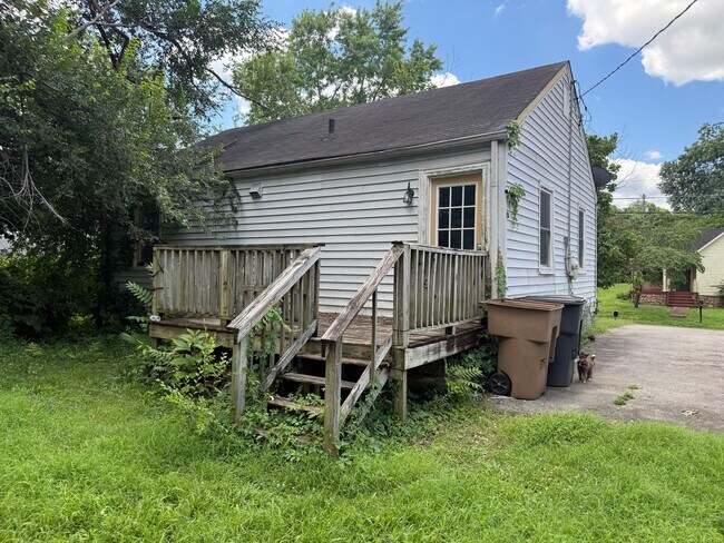 Building Photo - 2 Bedroom Cottage in Woodbine!