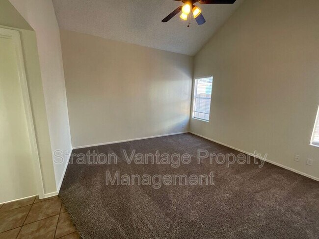 Building Photo - 441 S Maple