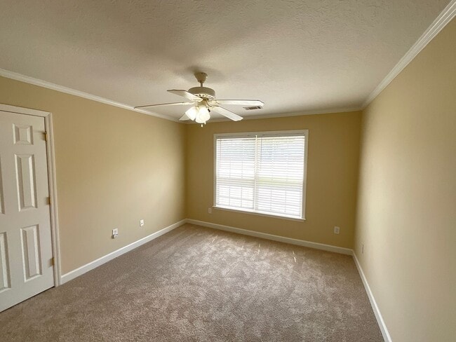 Building Photo - 4196 Aerie Cir