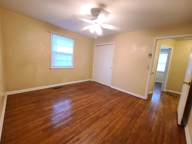 Building Photo - 2907 W Linden Ave
