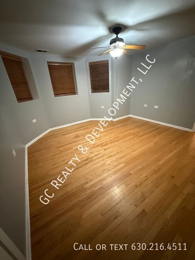 Building Photo - 3266 W Wrightwood Ave