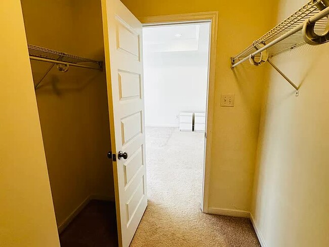 Building Photo - 5604 Benoni Ct