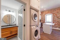 Building Photo - 1211 Bainbridge St