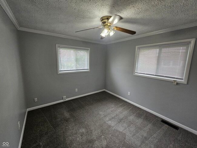 Building Photo - 748 Maple Ln
