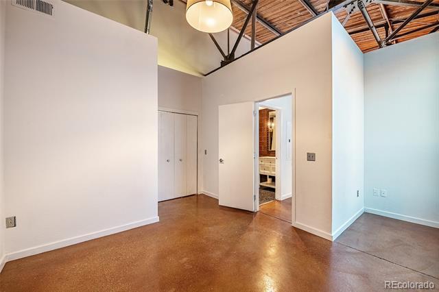 Building Photo - 3033 Blake St