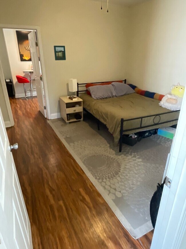 Building Photo - Renovated 2BD off St Charles Ave with Laundry