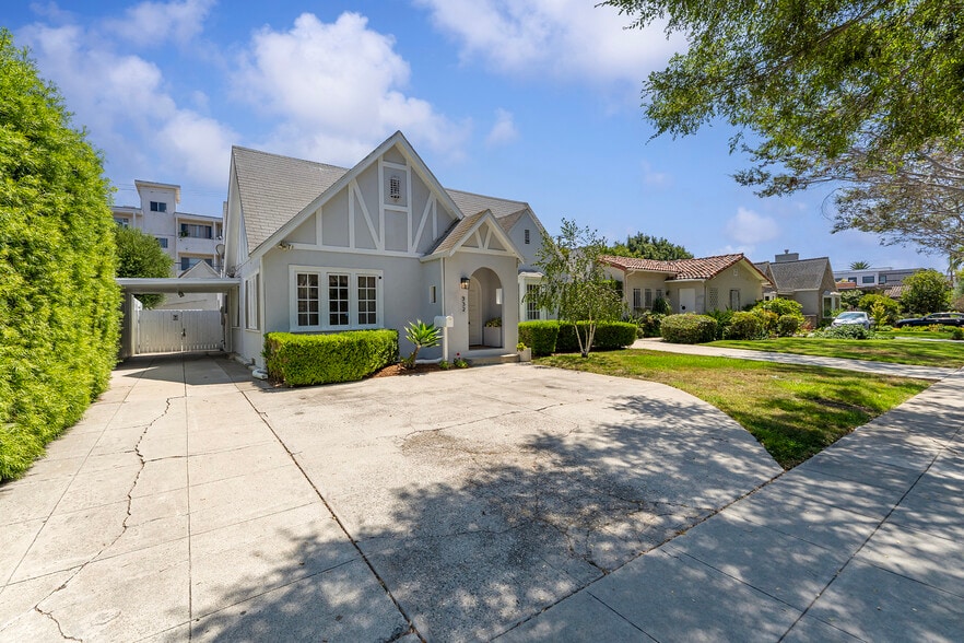 Big driveway - 332 S Crescent Dr