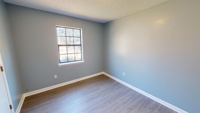 Building Photo - 125 Nann St