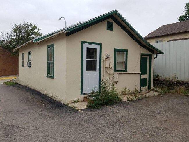 Building Photo - 702 S Gillette Ave S