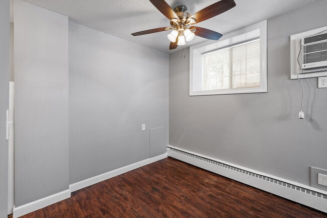 Building Photo - Spacious 1BR/1Bath apartment available Now!