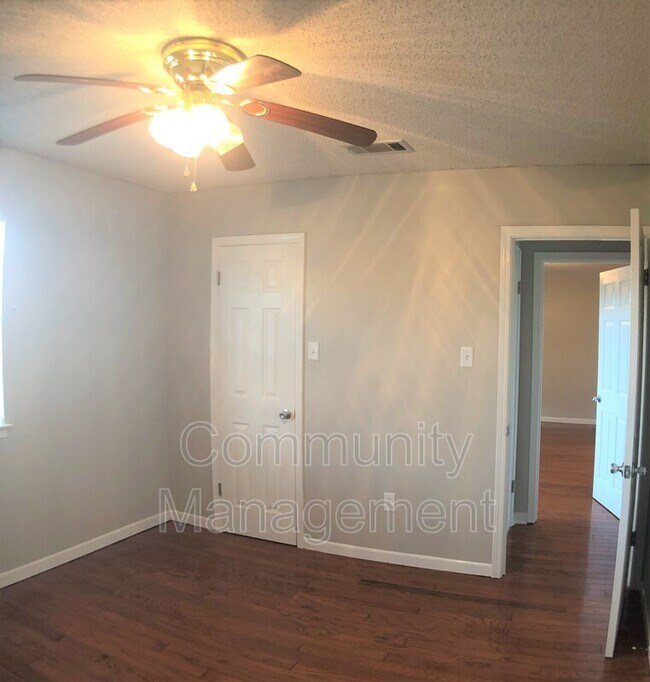 Building Photo - 7910 Bayou Fountain Ave