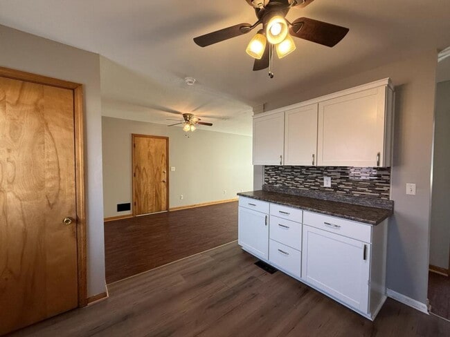 Building Photo - 2013 S 28th St